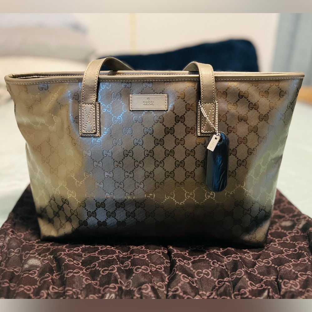 Aunthentic Gucci Imprime Joy Tote Bag. Bonus Gucci Bag Charm.